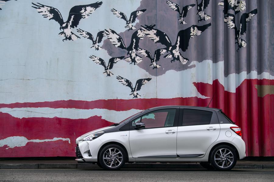  Toyota Yaris Hybrid Y20 2019 года  (UK) (фото 4 из 38)